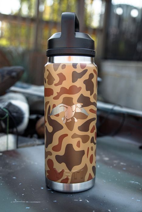 Кулер, термос или бутылка Duck Commander Wetlands Camo 26oz Yeti Water Bottle