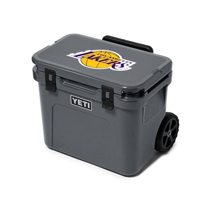 Термобокс YETI Los Angeles Lakers Roadie 32 Wheeled Cooler
