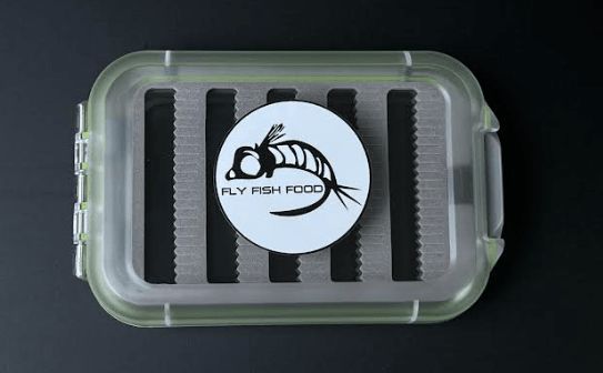 Материал для вязания мушек Adamsbuilt Fly Fish Food Logo Fly Box - Clear W/Page, Medium W/