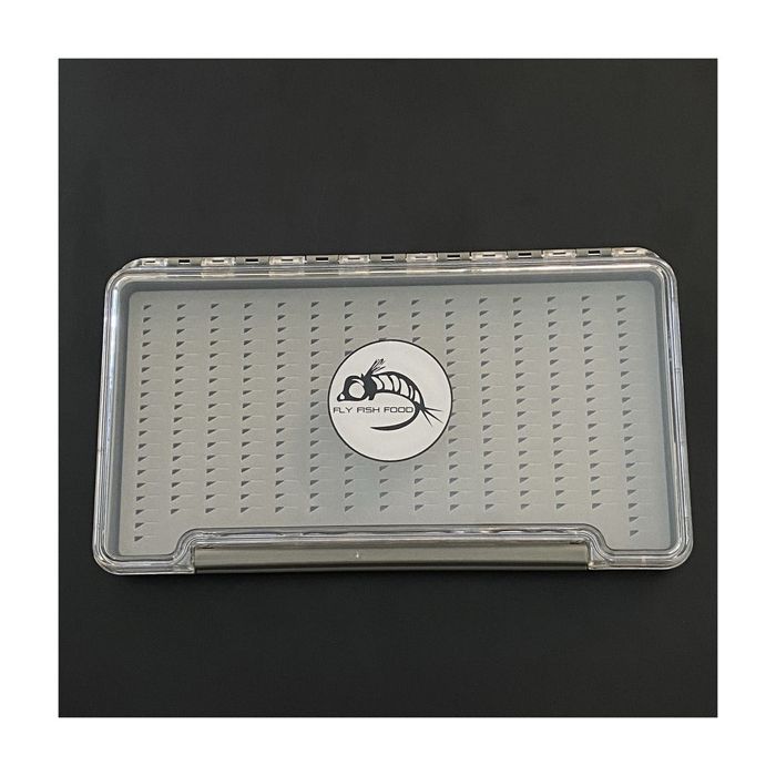 Коробка для мушек Adamsbuilt FLY FISH FOOD LOGO FLY BOX, CLEAR SINGLE SIDED - X-LARGE WITH