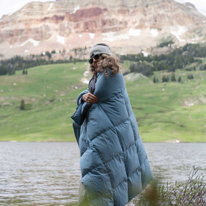 Лодочная электрика Feathered Friends Limited Edition Upcycled Lightweight Down Blanket