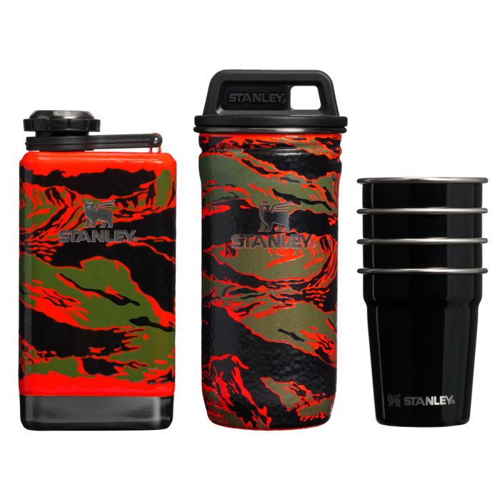 Кулер, термос или бутылка Stanley 1913 x Devin Booker Pre-Party Flask + Shot Glass Set